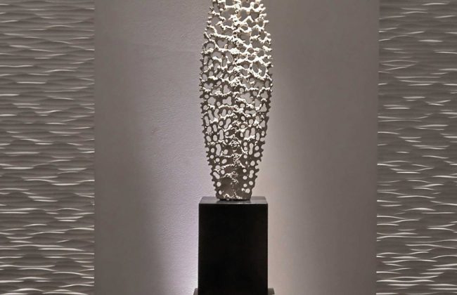 Light on Artworks: Discussing the Dynamics Between Craftsmanship and Lighting