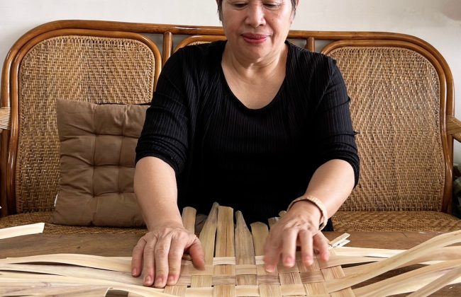 Weaving Workshop at the Taiwan Pavilion